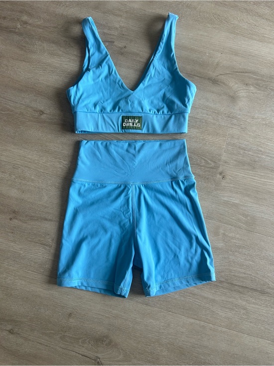 Daily Drills Pants - Daily Drills Bright Blue V-Neck Sports Bra & High-Waist Biker Shorts Set